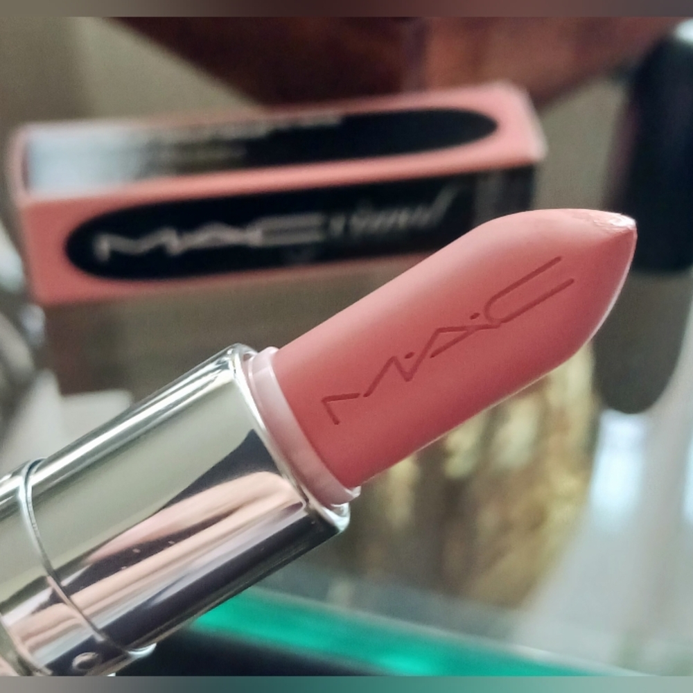 MAC MACximal Sleek Satin Lipstick, CREME CUP 832, NIB